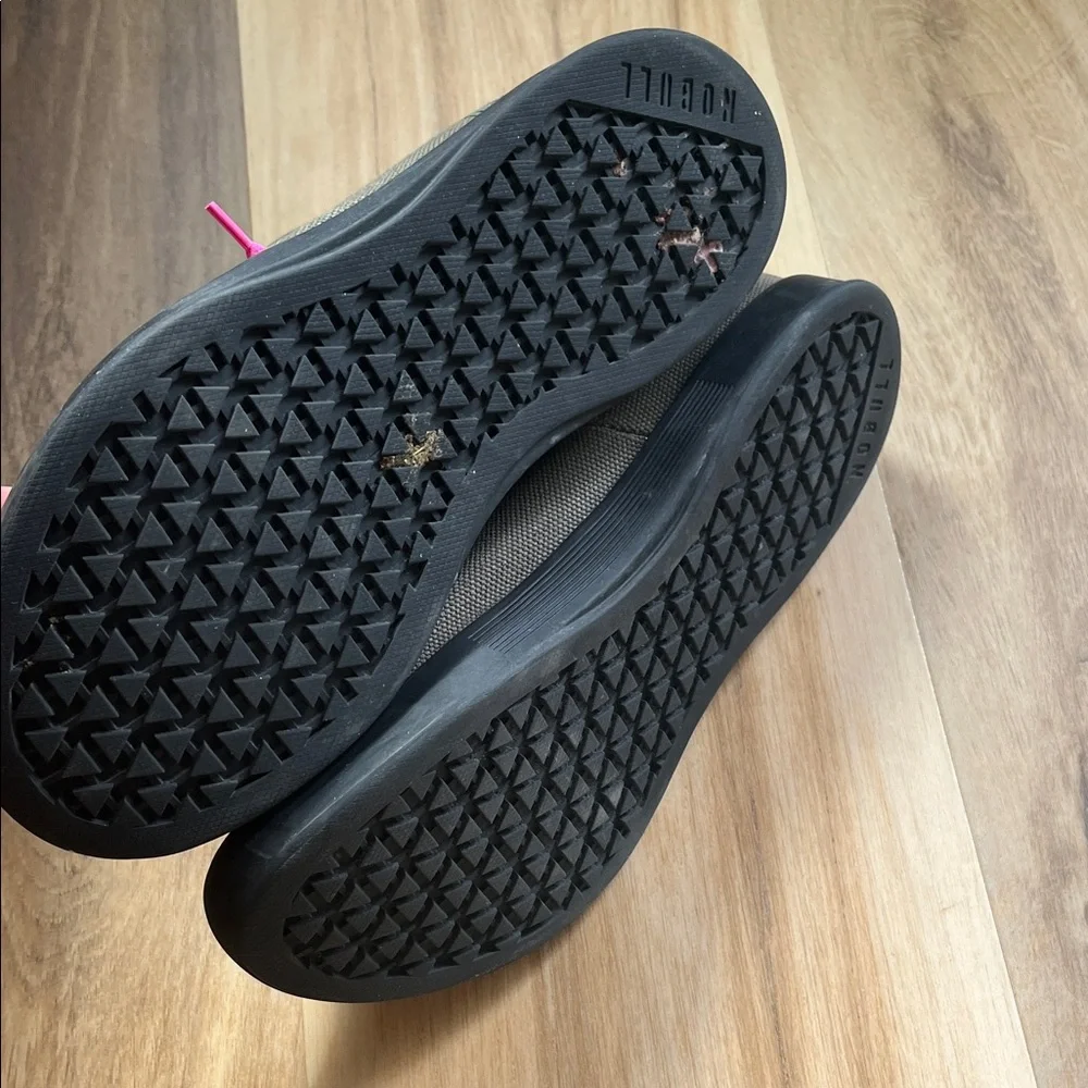 NOBULL Canvas Trainer High Ivy Black Gum Sole Women’s 8 (Men’s 6.5) EUC - Picture 8 of 9